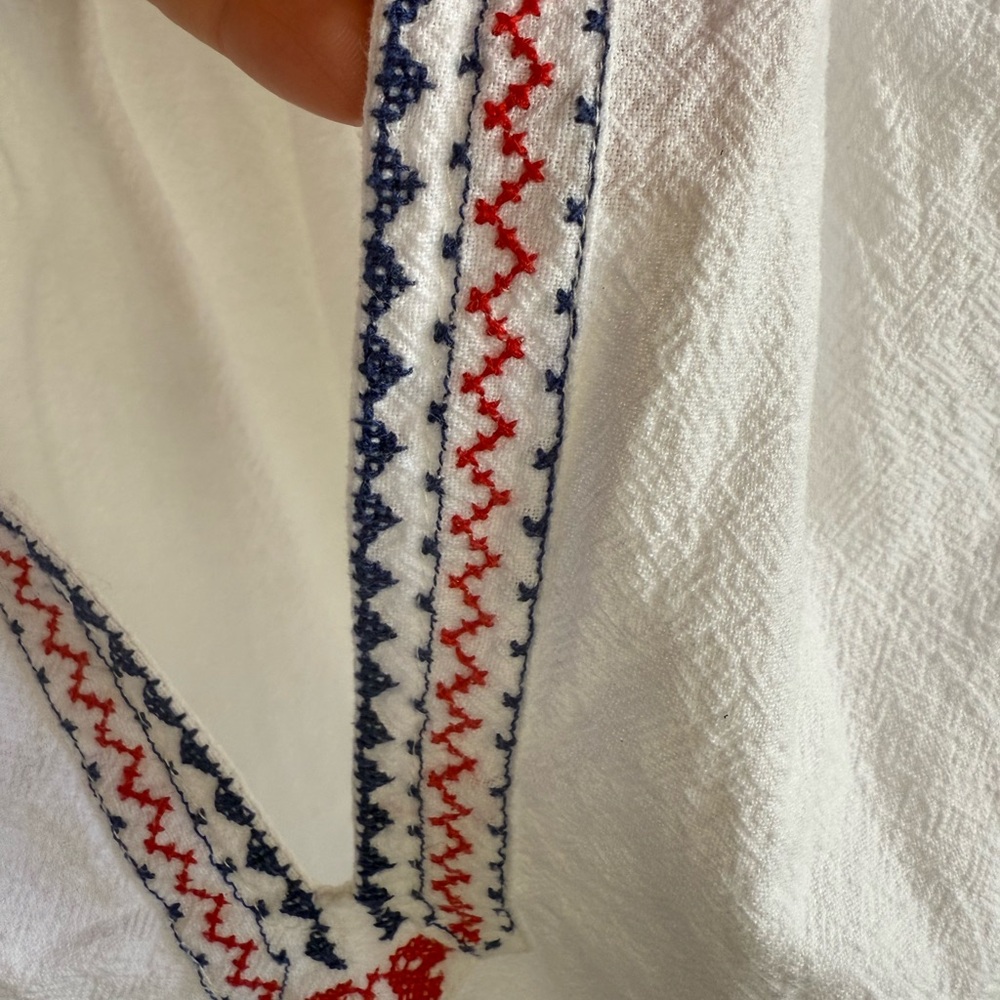 Rare XiRENA Elyza top. Sz L. White Ruffled Blouse with Embroidered Trim - Picture 2 of 8